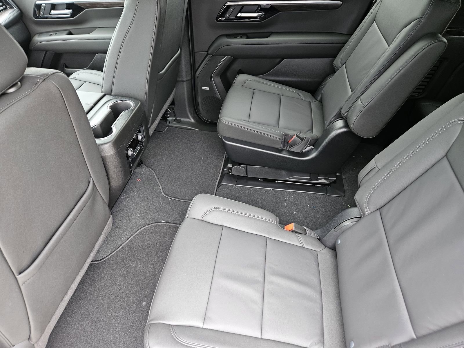New 2026 Chevrolet Suburban Z71 AWD/4WD image 28