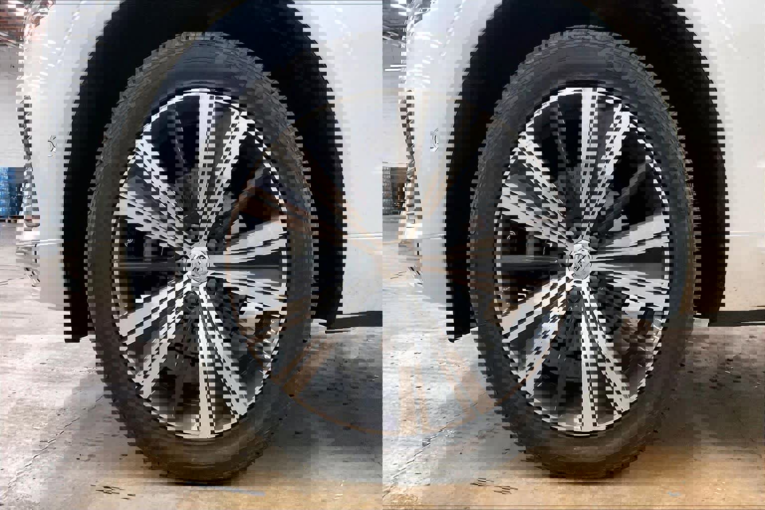 Used 2022 Volvo XC60 B5 Inscription w/ Advanced Package image 11