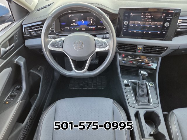 Used 2025 Volkswagen Jetta SE FWD image 13