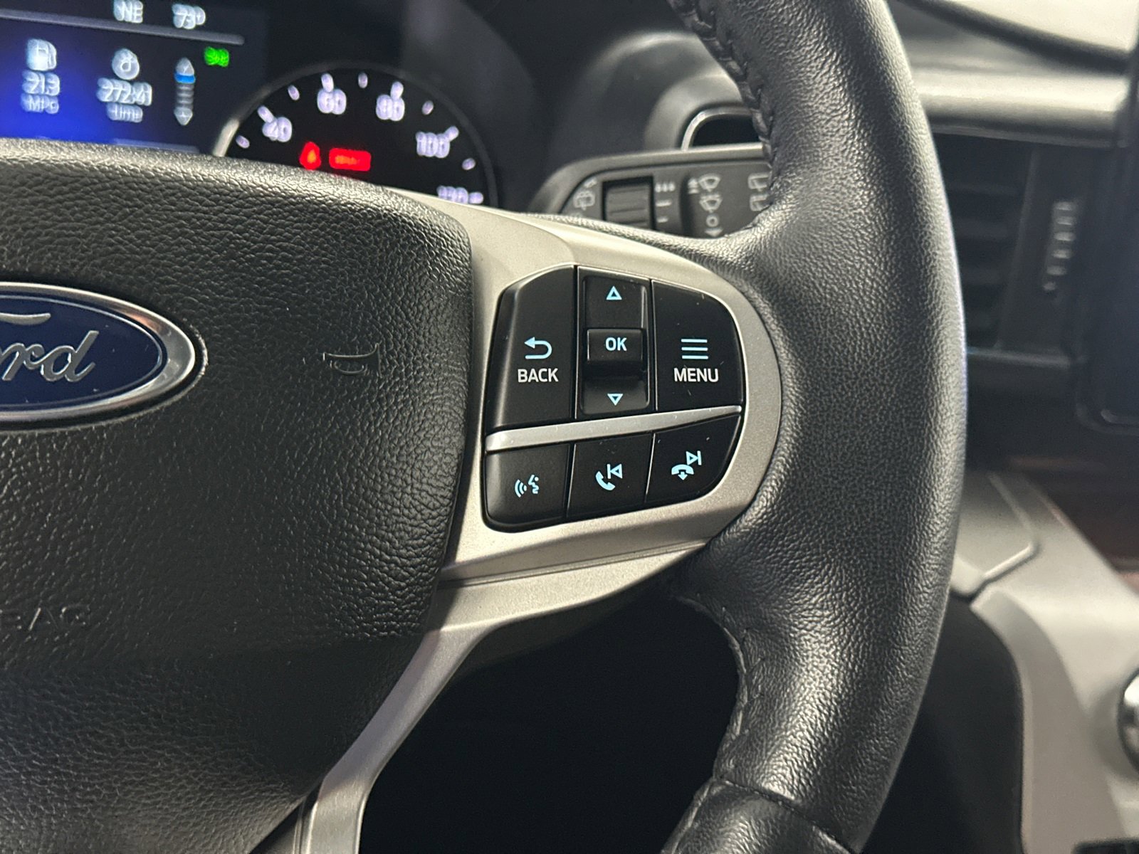 Used 2022 Ford Explorer XLT w/ Equipment Group 202A image 23