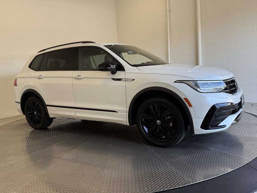 Used 2022 Volkswagen Tiguan SE R-Line AWD/4WD image 9