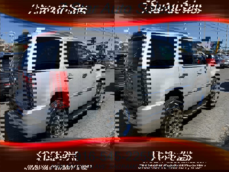 Used 2010 Cadillac Escalade AWD image 4