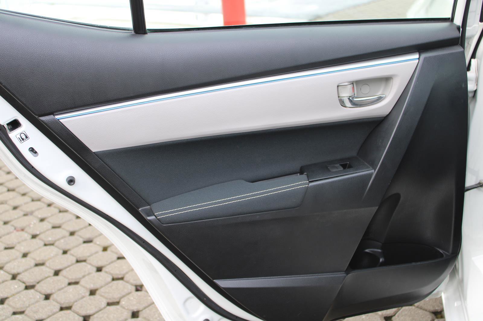 Used 2014 Toyota Corolla LE image 37