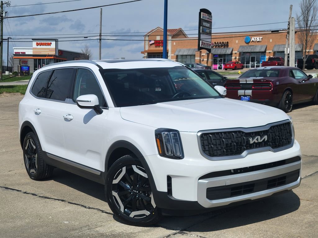 Used 2024 Kia Telluride EX w/ EX Captain's Chair Package image 32