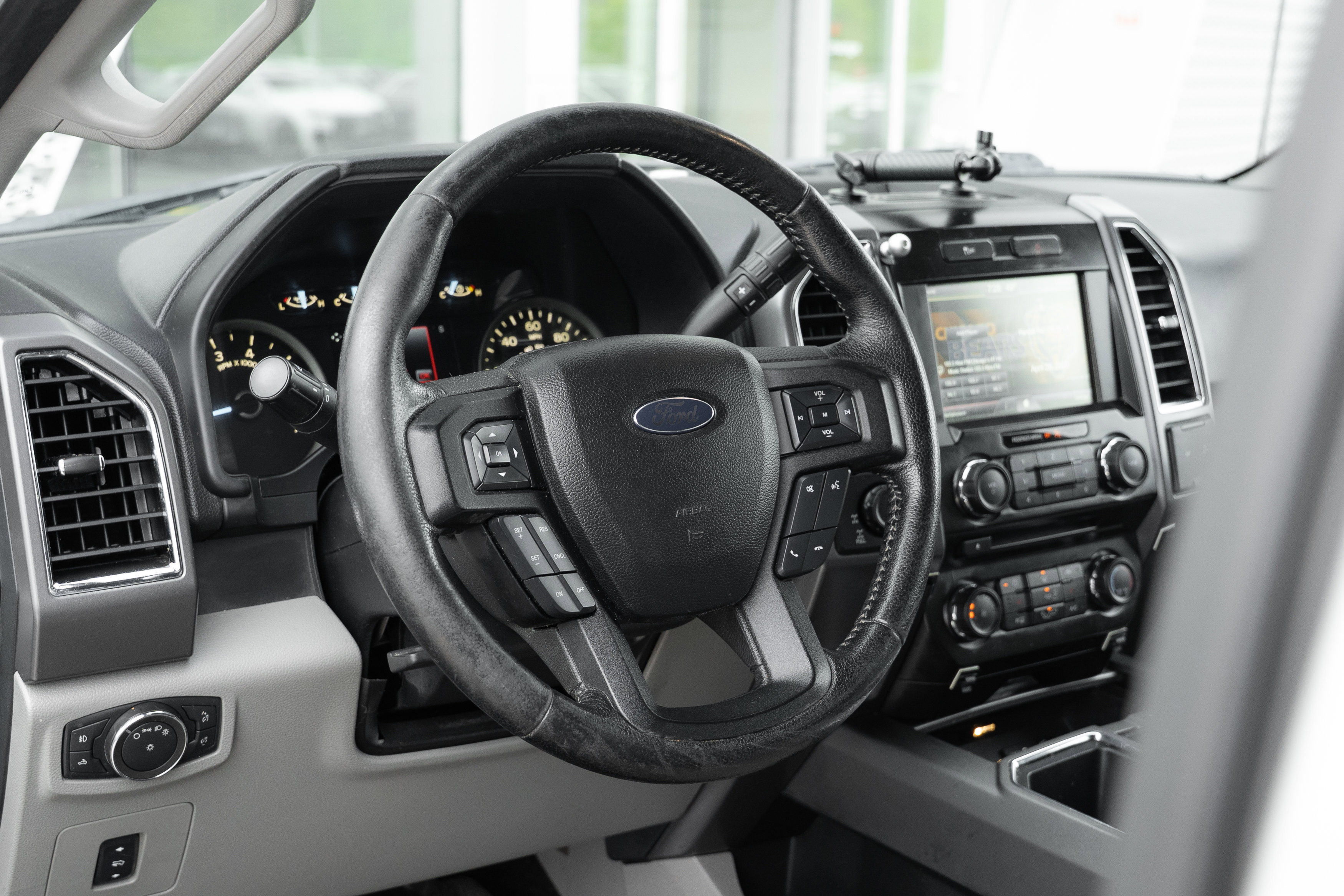 Used 2015 Ford F150 XLT w/ Equipment Group 302A Luxury AWD/4WD image 11