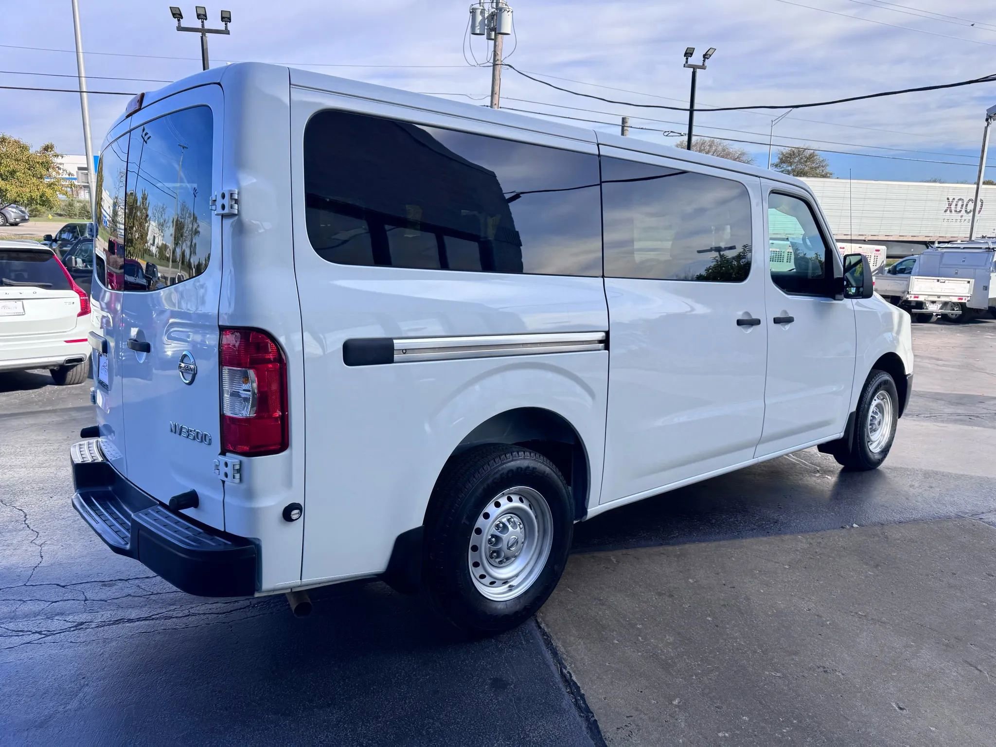 Used 2017 Nissan NV 3500 S image 6