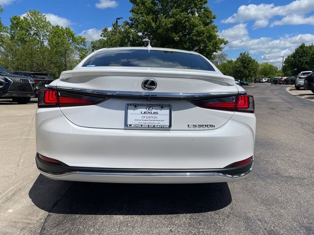 Used 2023 Lexus ES 300h Ultra Luxury w/ Accessory Package (Z1) FWD image 4