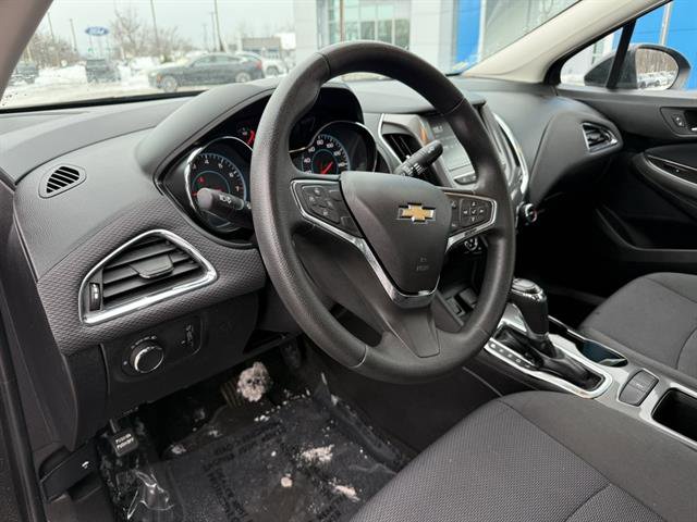 Used 2017 Chevrolet Cruze LT w/ Convenience Package image 2