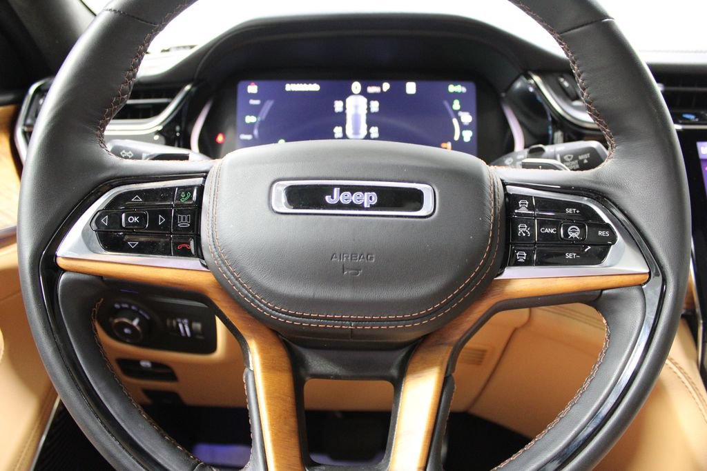 Used 2024 Jeep Grand Cherokee Summit AWD/4WD image 44