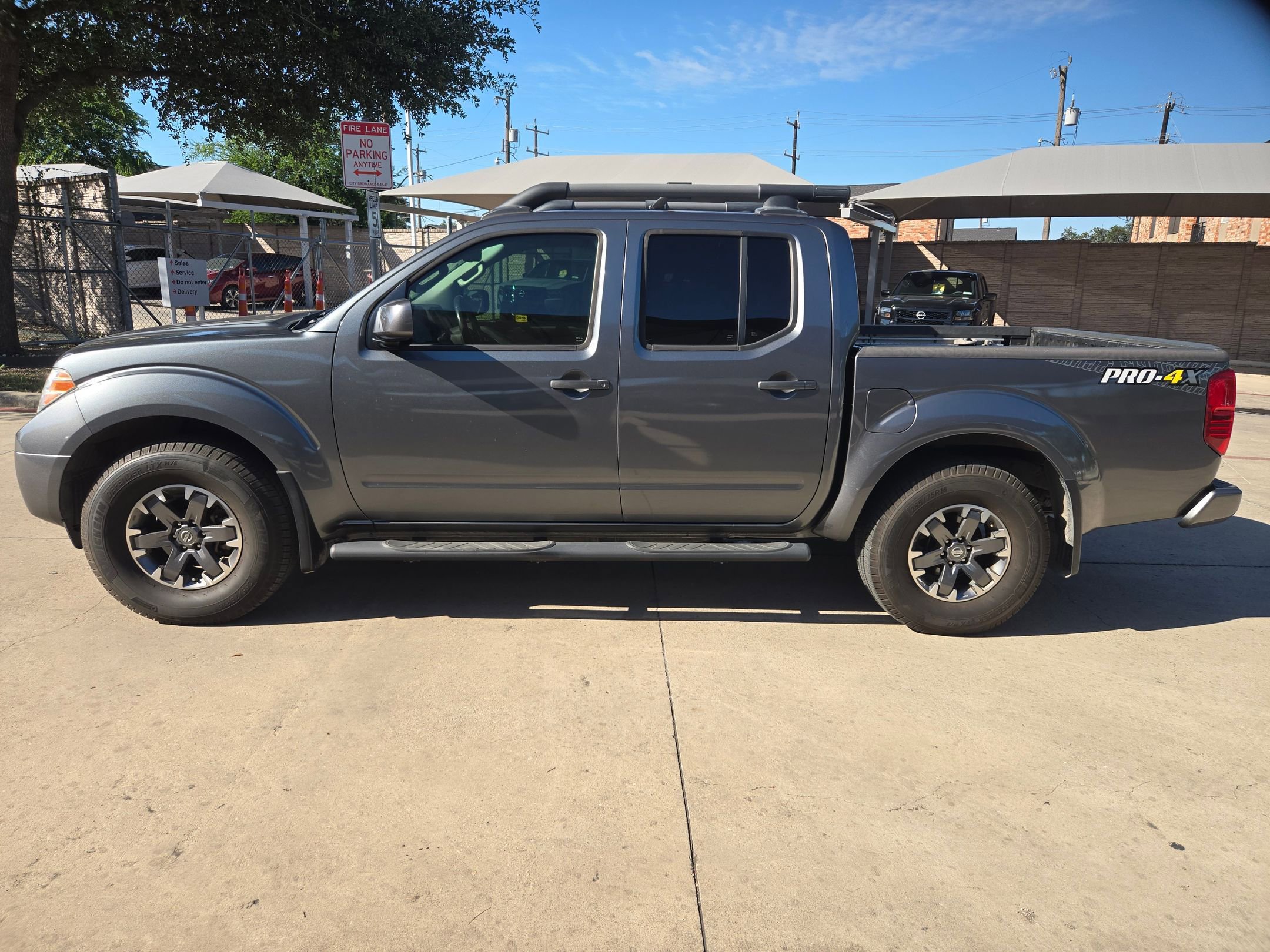 Used 2016 Nissan Frontier PRO-4X w/ Pro-4x Luxury Package AWD/4WD image 6