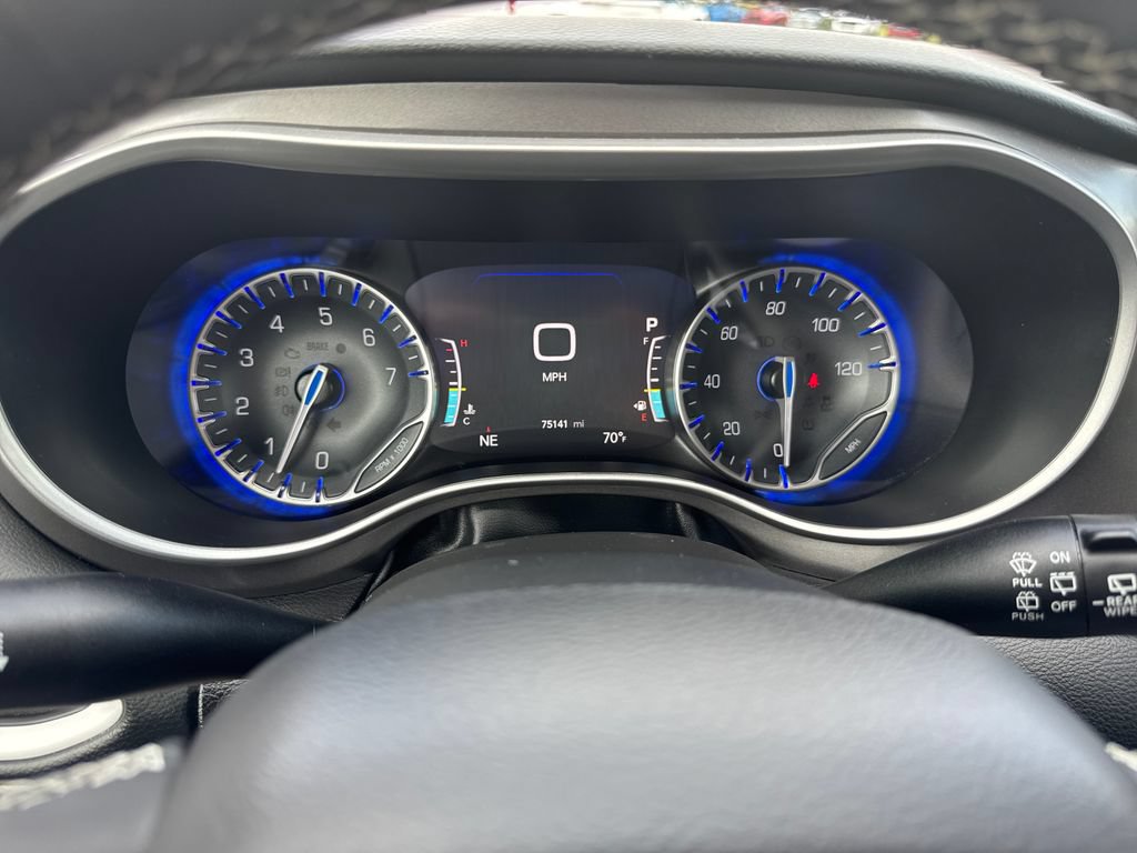 Certified 2023 Chrysler Pacifica Touring-L FWD image 19