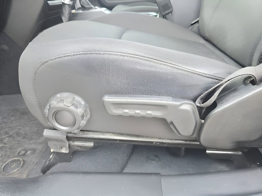 Used 2023 Jeep Wrangler Sport image 14