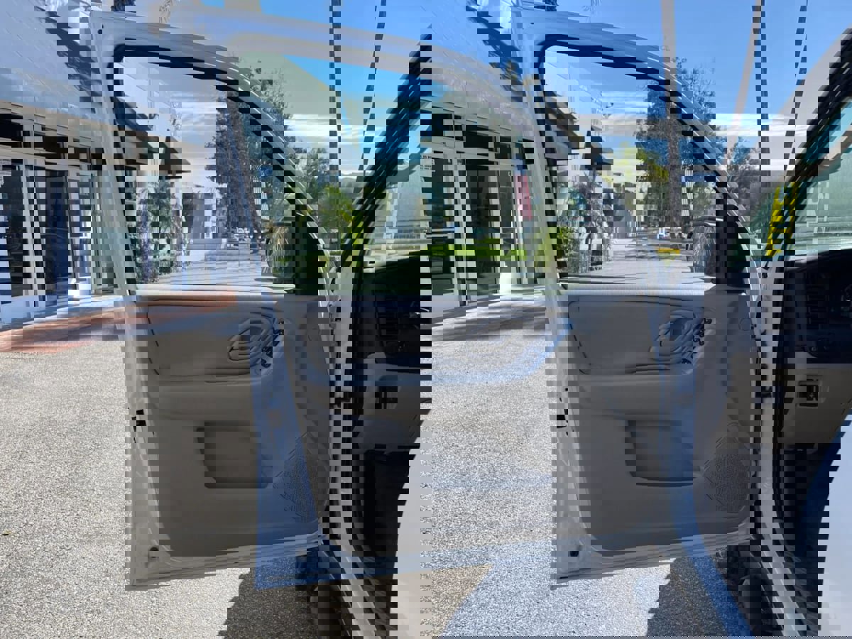 Used 2003 MAZDA Tribute ES image 19