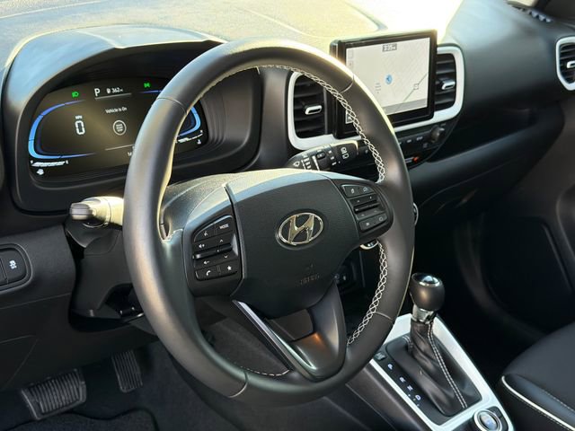 Used 2025 Hyundai Venue Limited FWD image 18