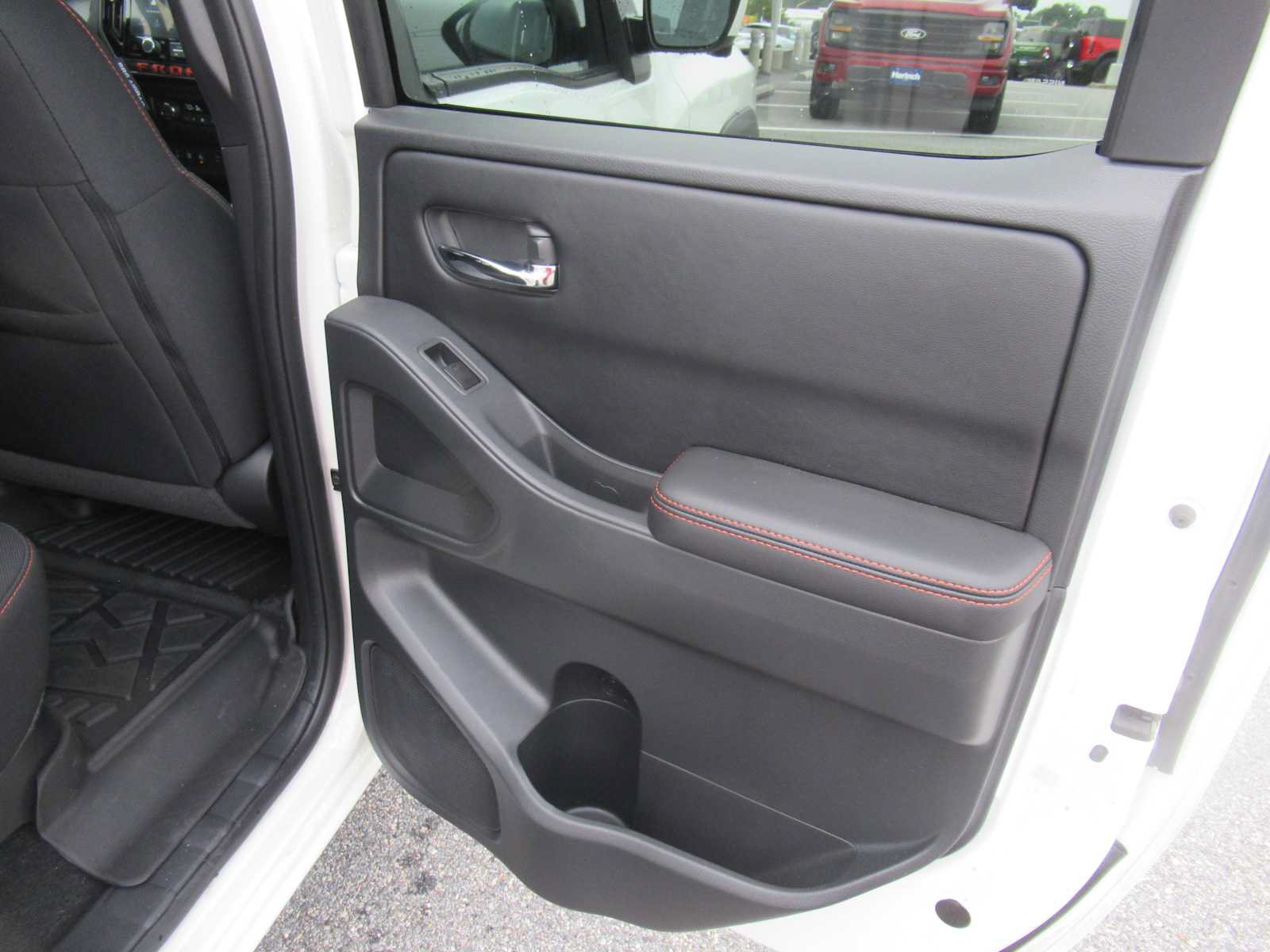 Used 2025 Nissan Frontier PRO-4X w/ Pro Convenience Package AWD/4WD image 19