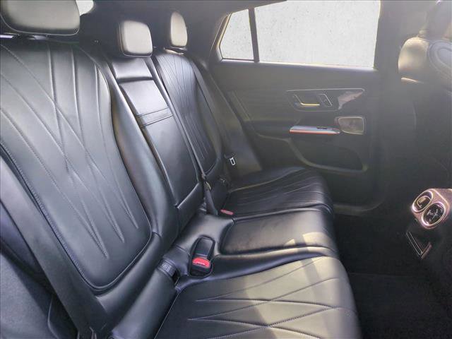 Used 2025 Mercedes-Benz GLC 300 4MATIC image 24