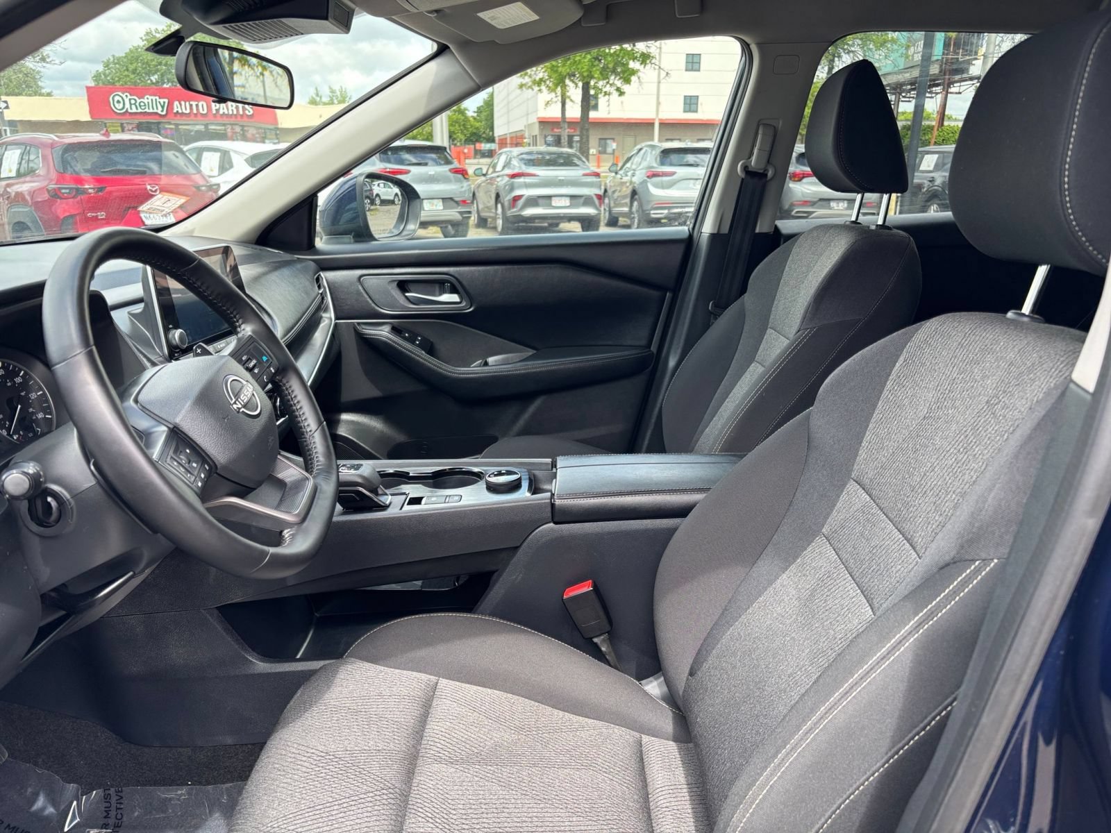 Used 2025 Nissan Rogue SV AWD/4WD image 25