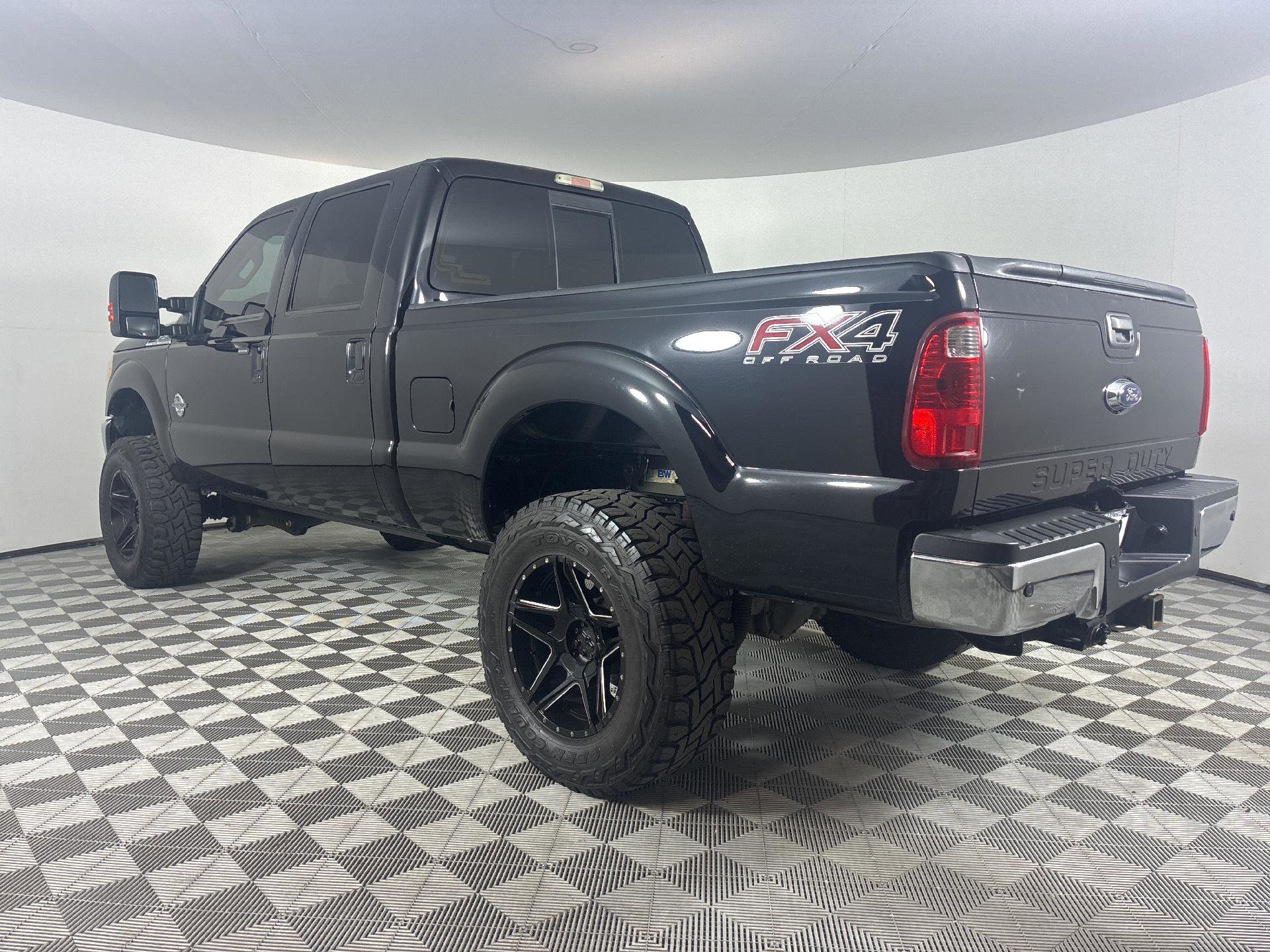 Used 2016 Ford F250 Lariat w/ Lariat Ultimate Package image 3