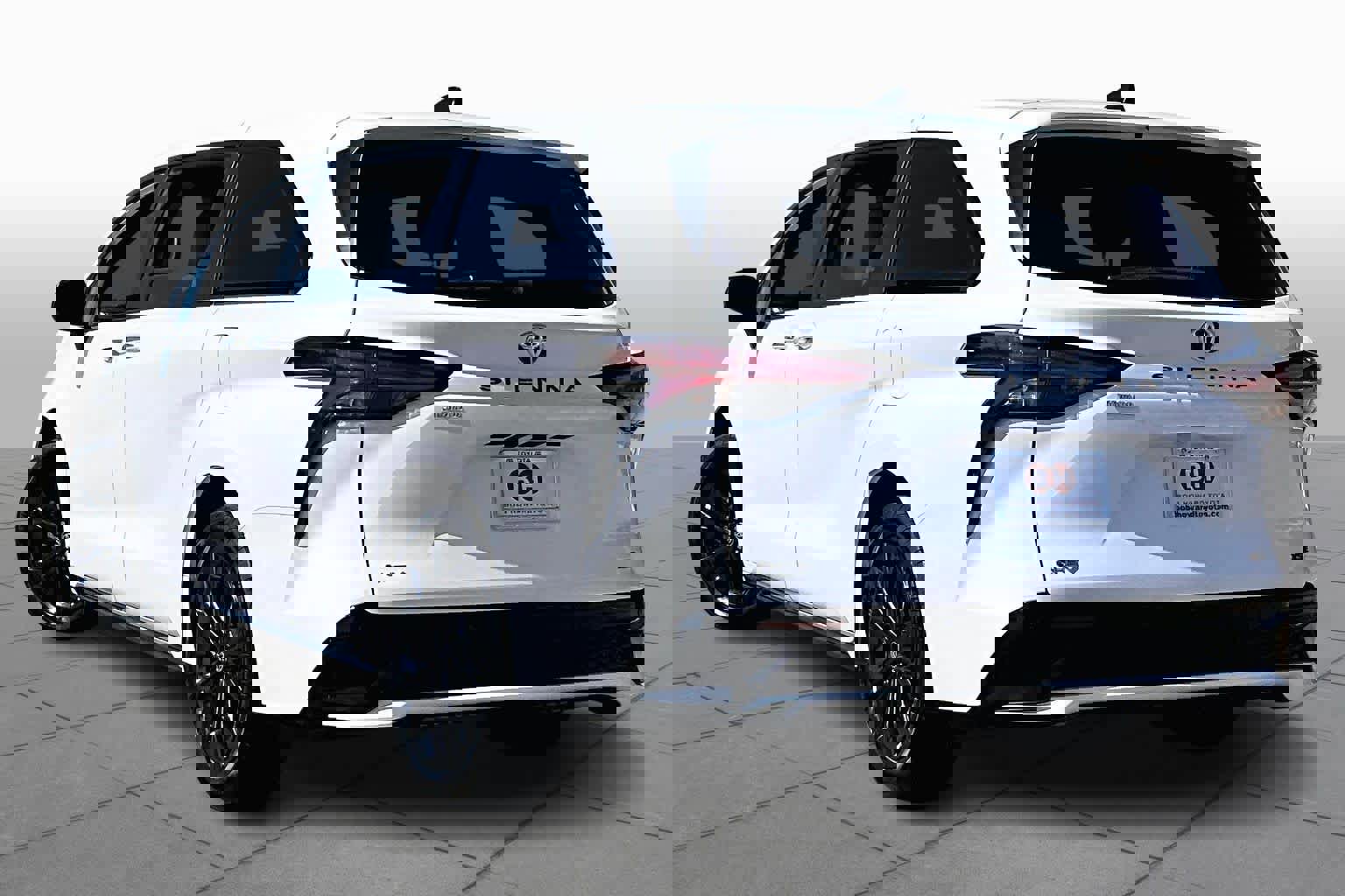 Used 2025 Toyota Sienna XSE image 12