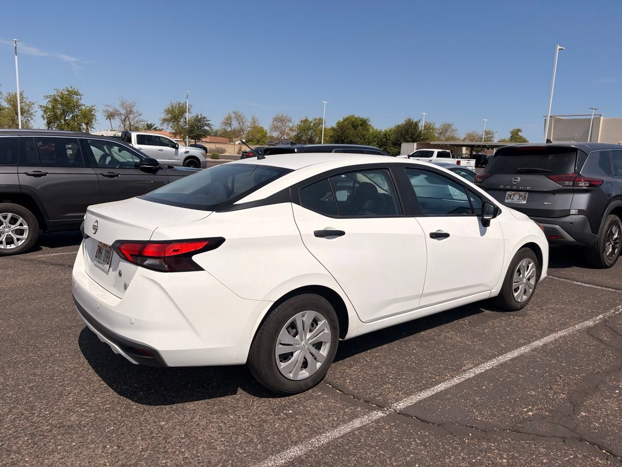 Used 2024 Nissan Versa S FWD image 5