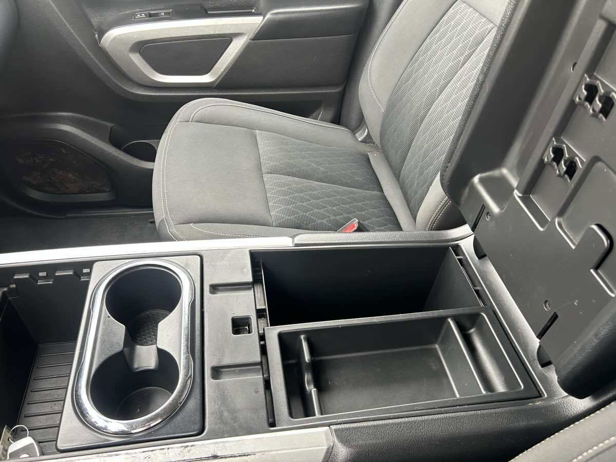 Used 2016 Nissan Titan SV RWD image 14
