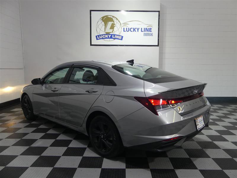 Used 2022 Hyundai Elantra SEL w/ Preferred Accessory Package image 9