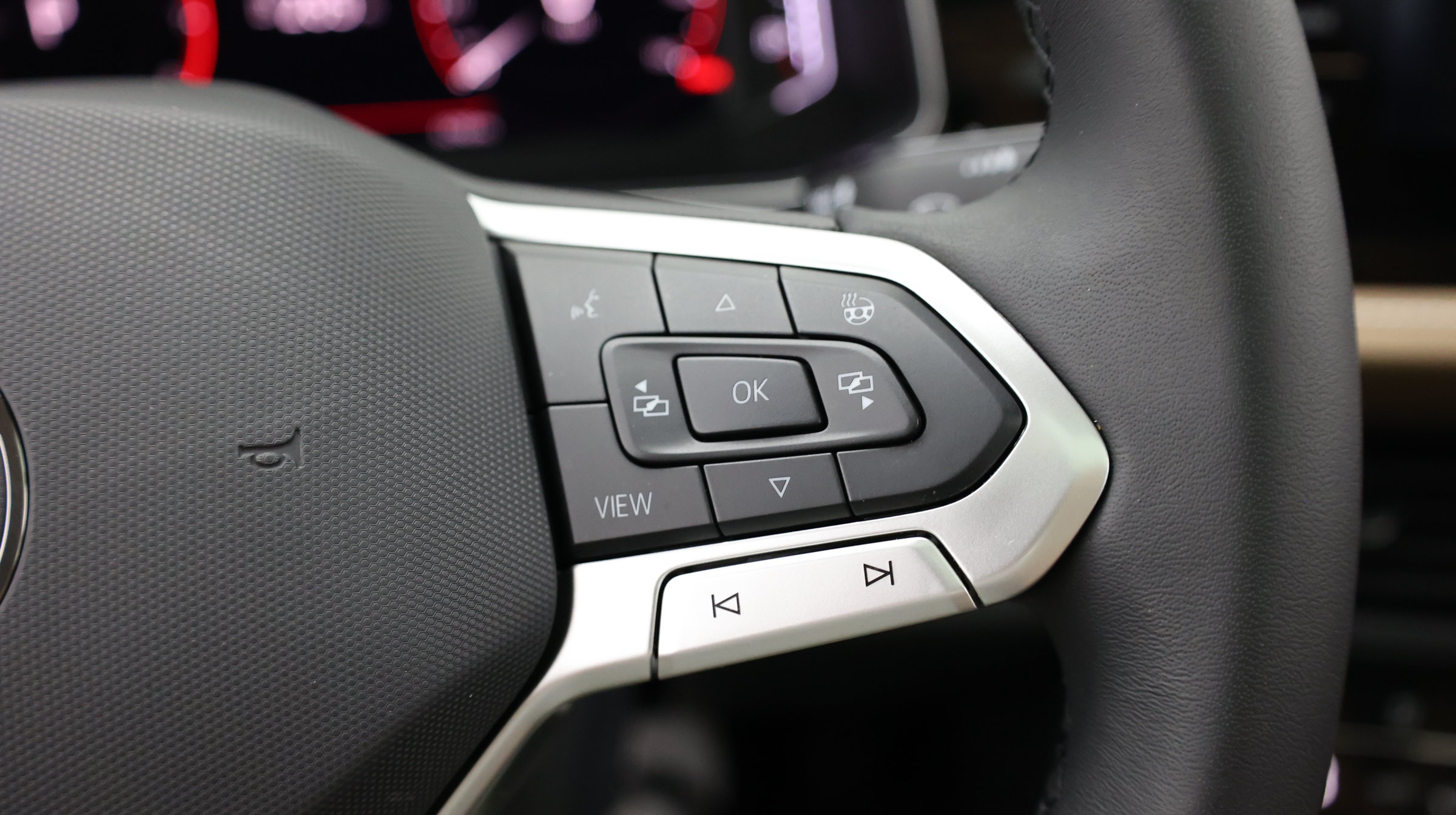 Used 2026 Volkswagen Jetta SEL FWD image 32