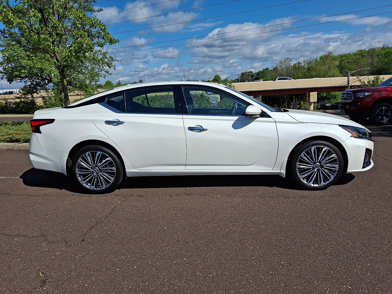 Used 2024 Nissan Altima 2.5 SL AWD/4WD image 7