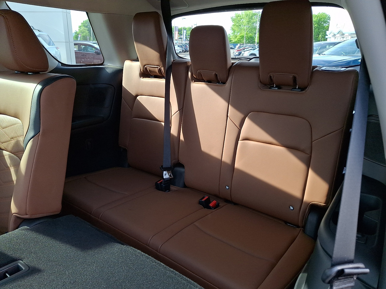 Used 2024 Nissan Pathfinder Platinum w/ Cargo Package AWD/4WD image 11