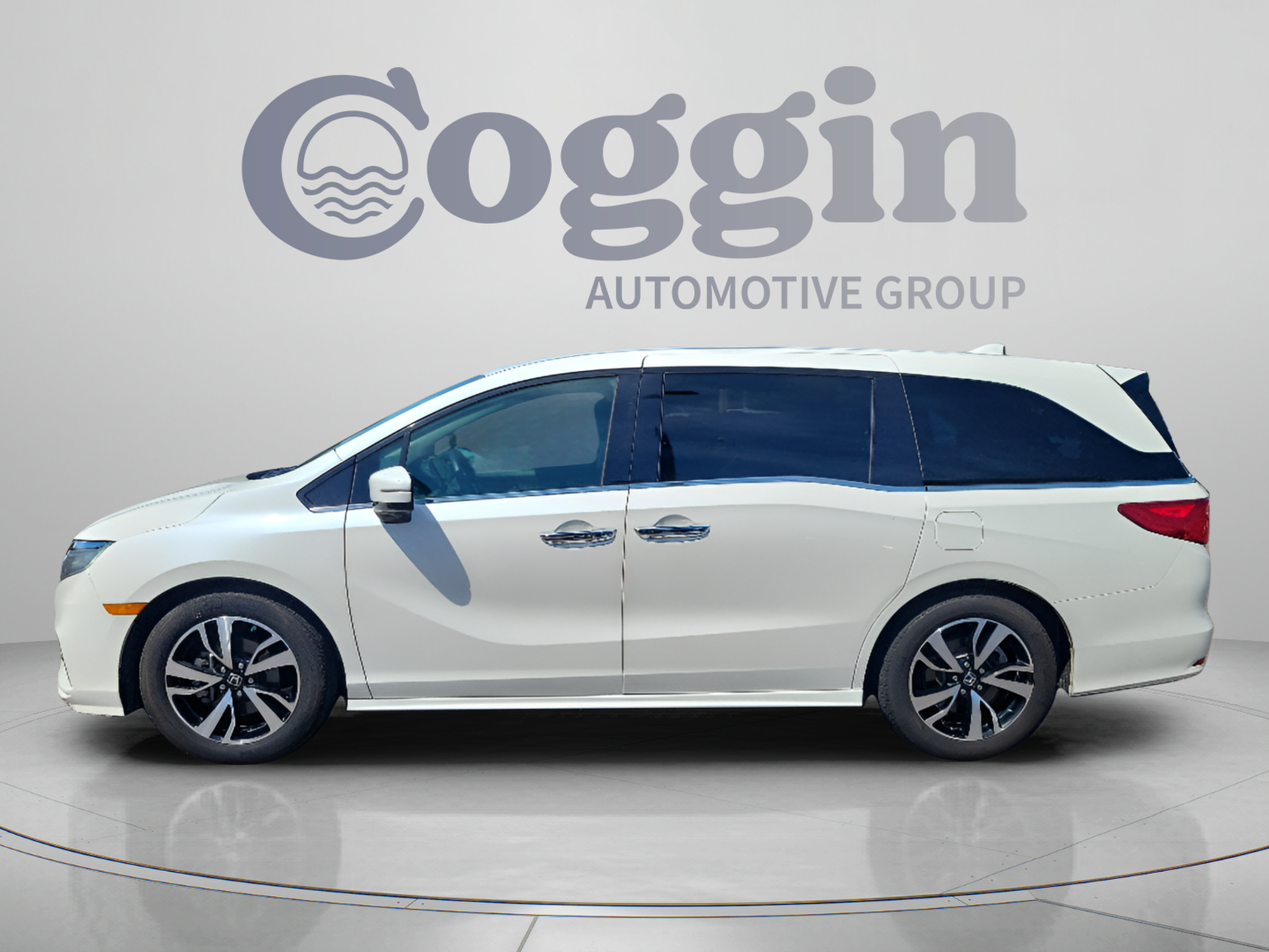 Certified 2018 Honda Odyssey Elite image 2