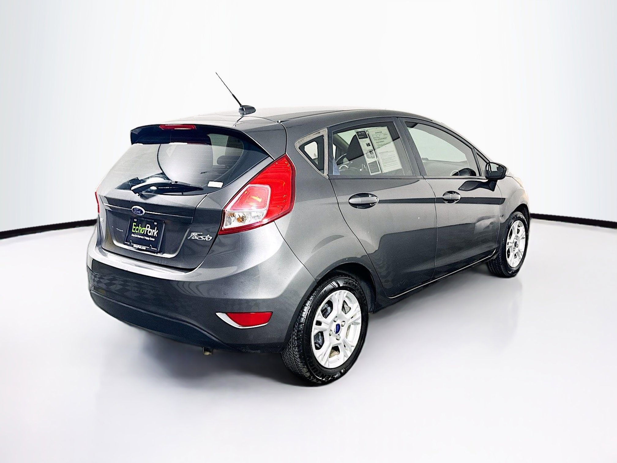 Used 2016 Ford Fiesta SE image 9