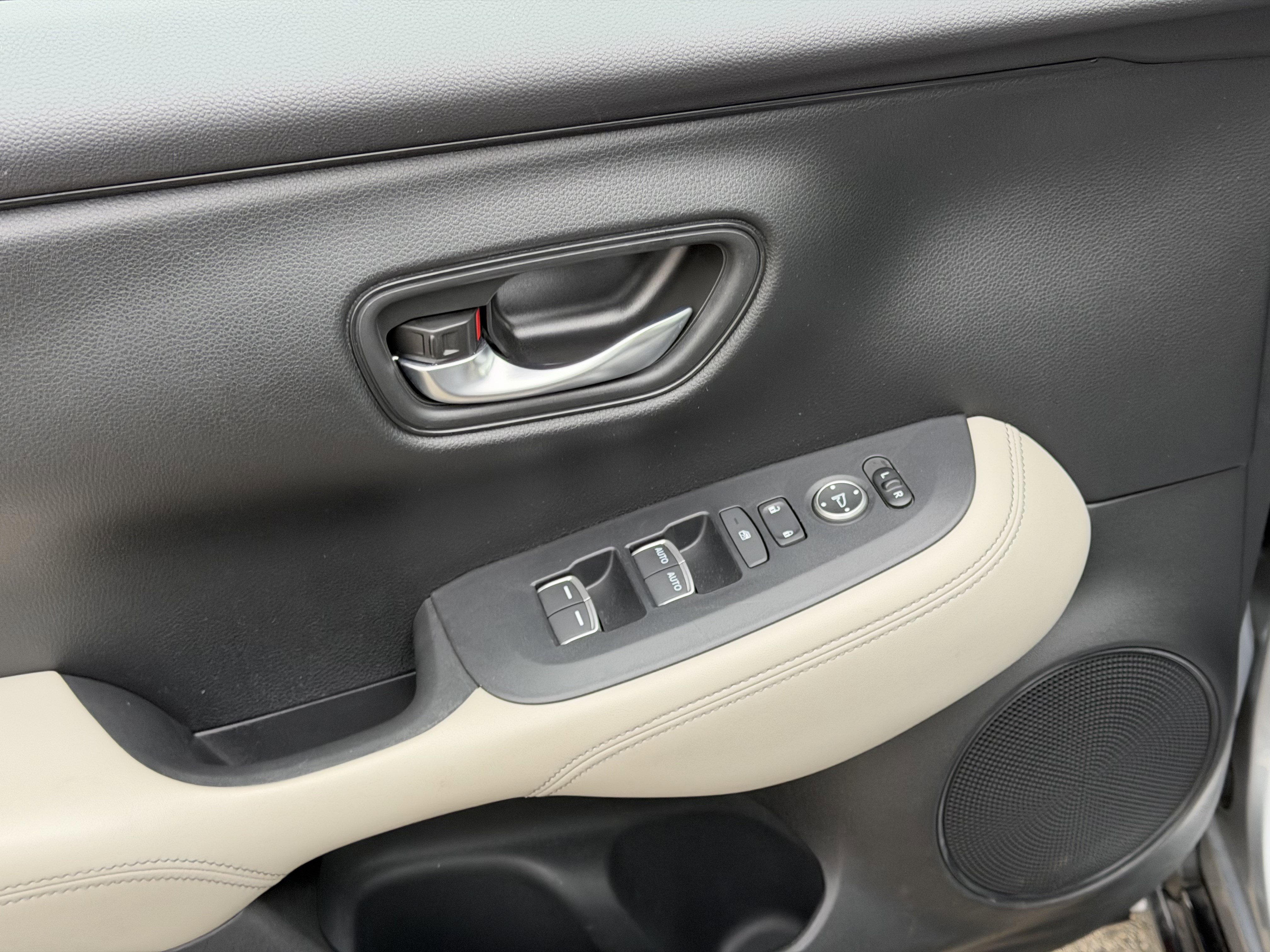 Used 2023 Honda HR-V EX-L image 11