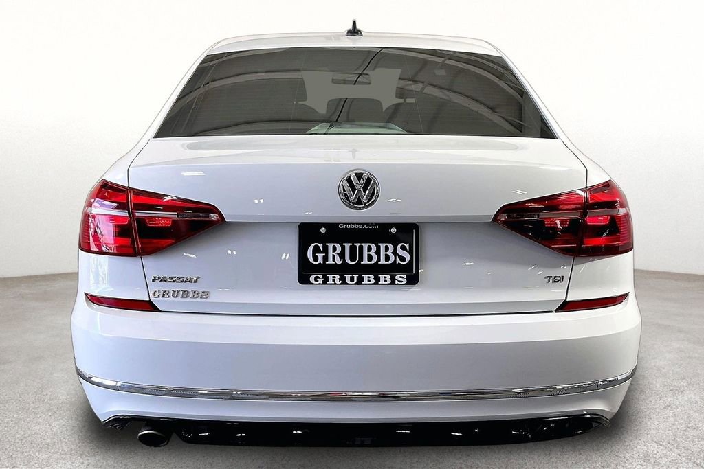 Used 2018 Volkswagen Passat 2.0T R-Line FWD image 5