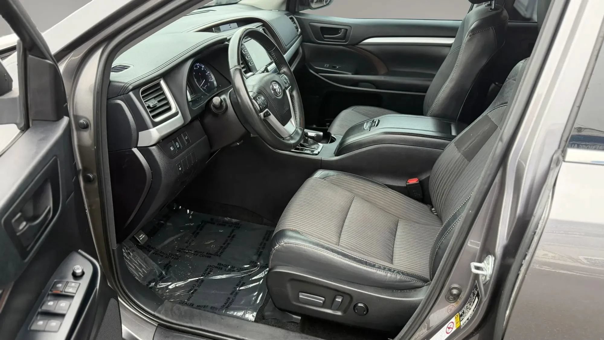 Used 2017 Toyota Highlander Plus AWD/4WD image 11