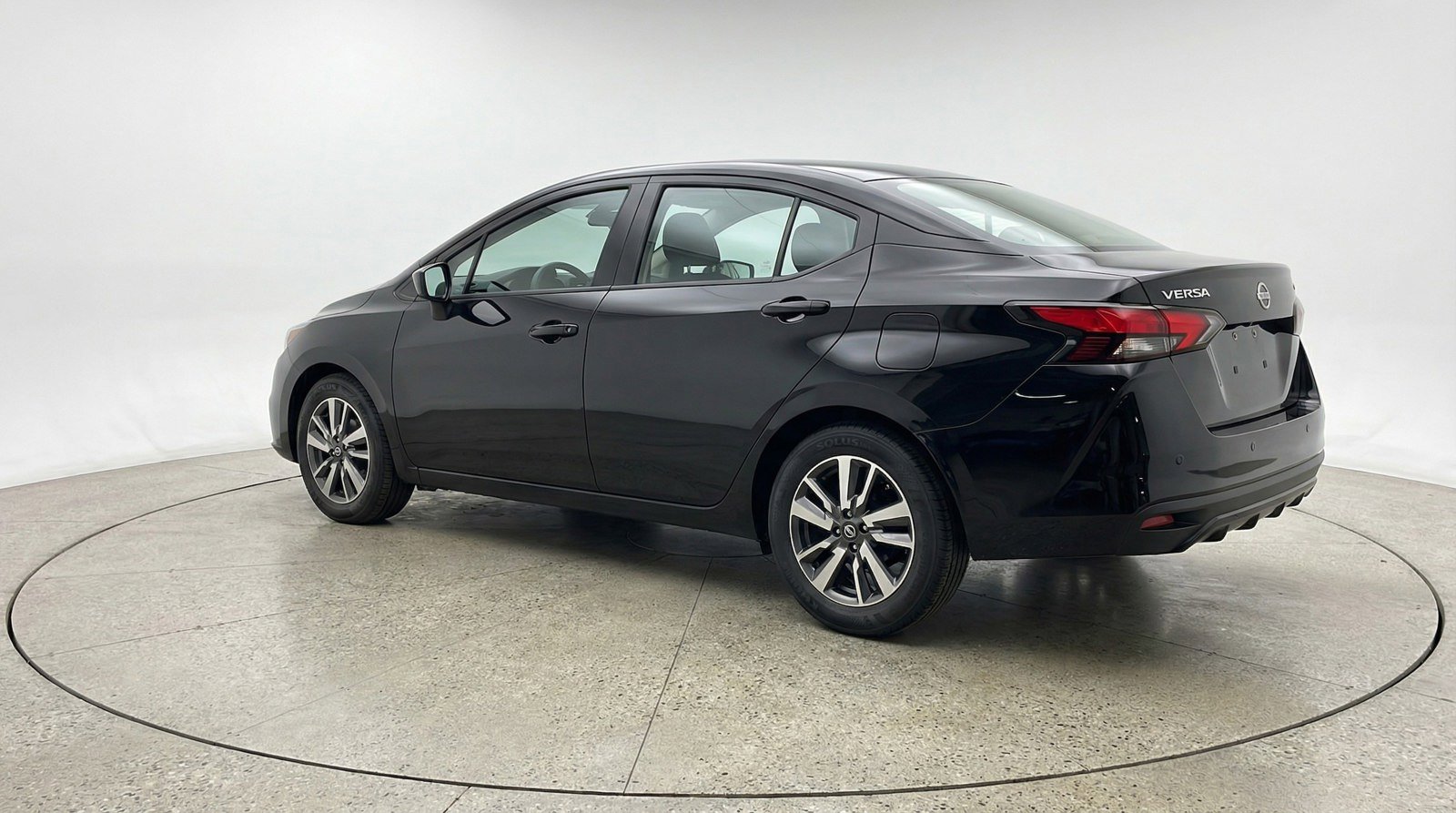 Used 2025 Nissan Versa SV FWD image 5