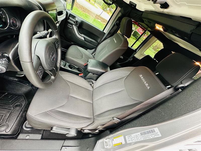 Used 2018 Jeep Wrangler Unlimited Sahara w/ Connectivity Group image 36