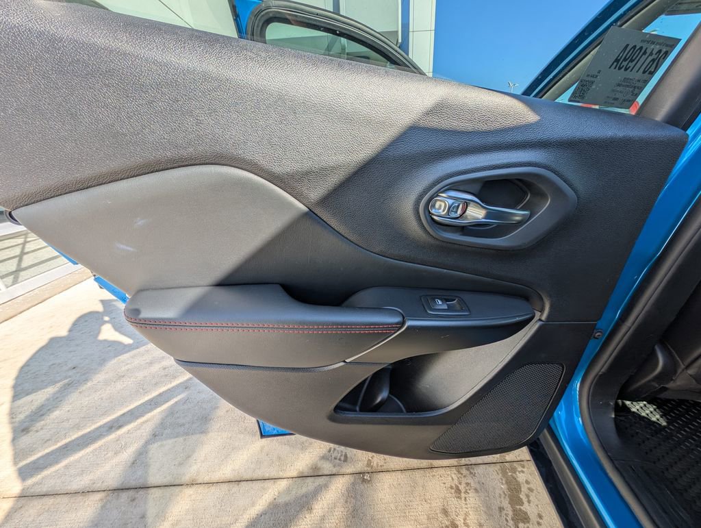 Used 2021 Jeep Cherokee Trailhawk image 37