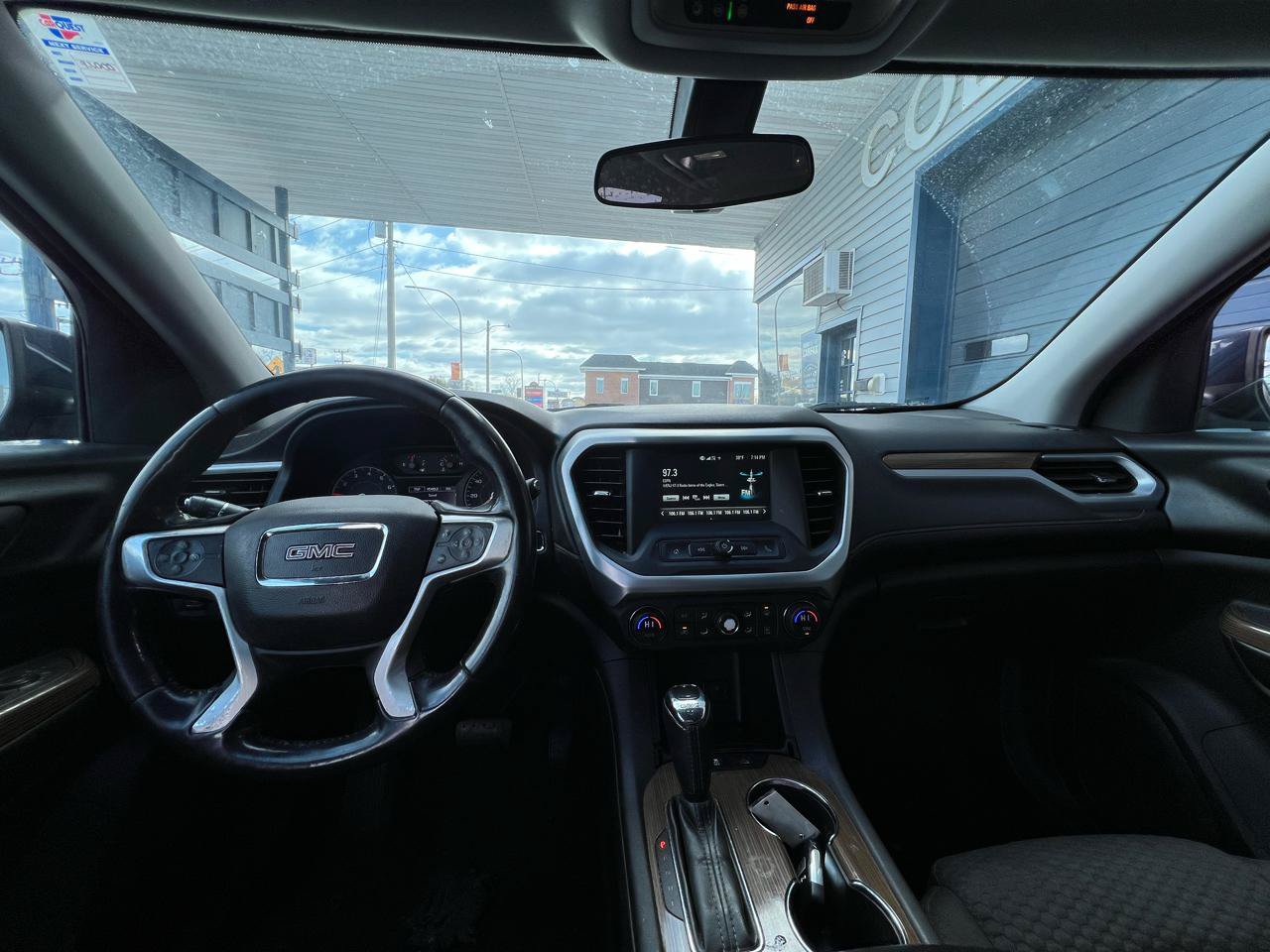 Used 2018 GMC Acadia SLE FWD image 11