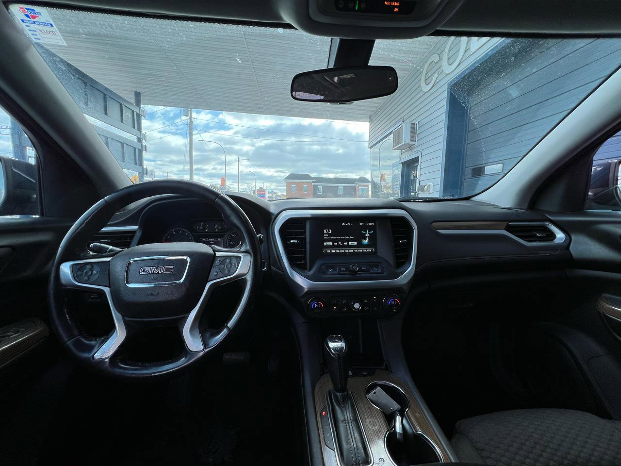 Used 2018 GMC Acadia SLE image 11