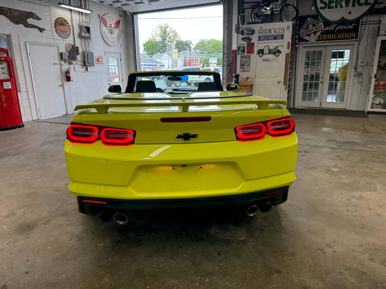 Used 2021 Chevrolet Camaro LT w/ Technology Package image 4