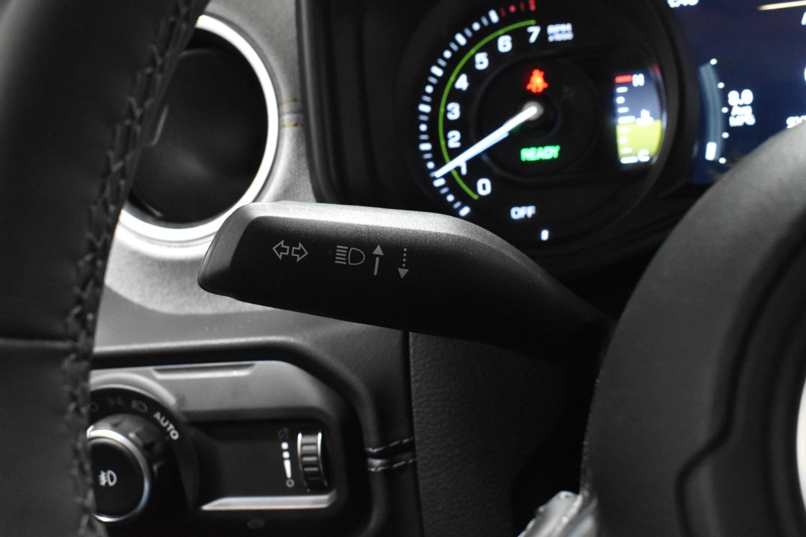 Used 2025 Jeep Wrangler Sahara image 11