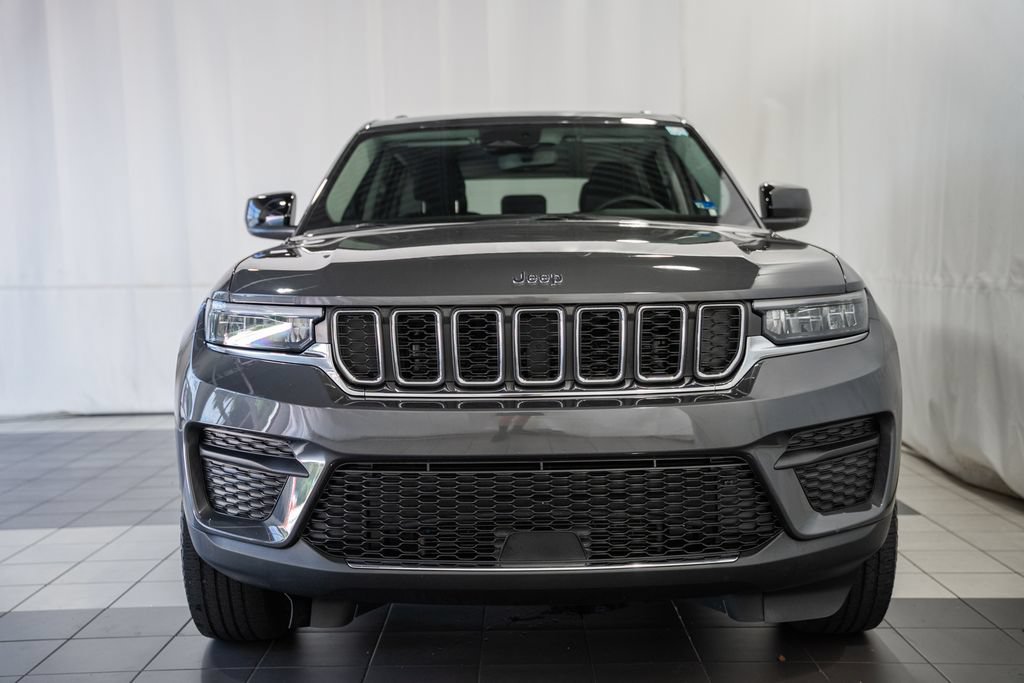 Certified 2023 Jeep Grand Cherokee Laredo AWD/4WD image 2