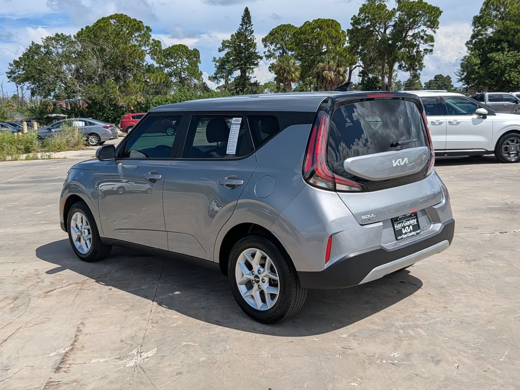Certified 2025 Kia Soul LX w/ LX Technology Package FWD image 6