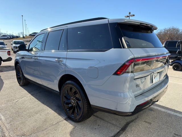 Used 2025 Lincoln Navigator Reserve w/ Jet Appearance Package image 5