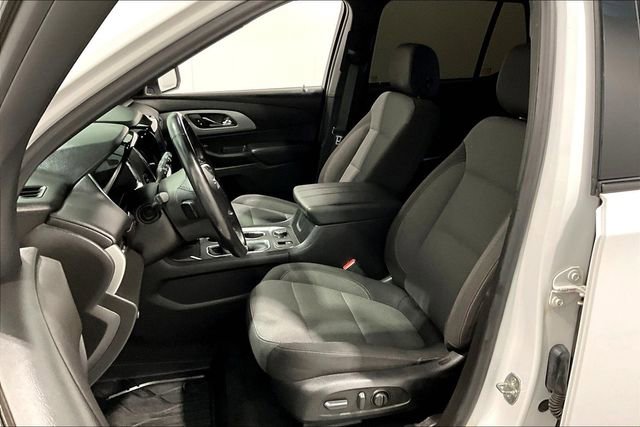 Used 2022 Chevrolet Traverse LT w/ Midnight/Sport Edition image 22