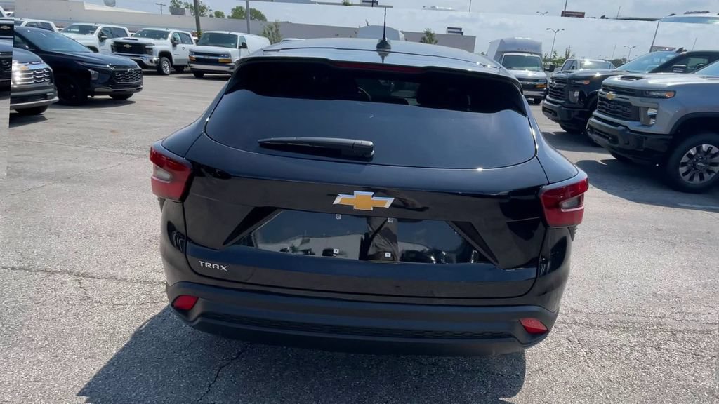 New 2026 Chevrolet Trax LS w/ LS Convenience Package FWD image 9