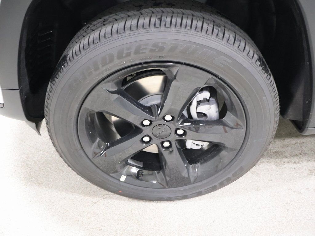 New 2025 Jeep Grand Cherokee L Altitude image 8