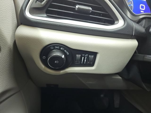 Used 2023 Chrysler Pacifica Touring-L FWD image 25