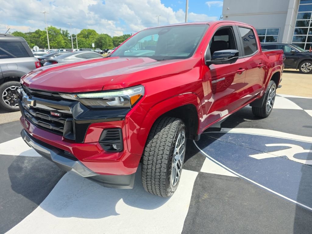 Used 2023 Chevrolet Colorado Z71 w/ Z71 Convenience Package 2 AWD/4WD image 2