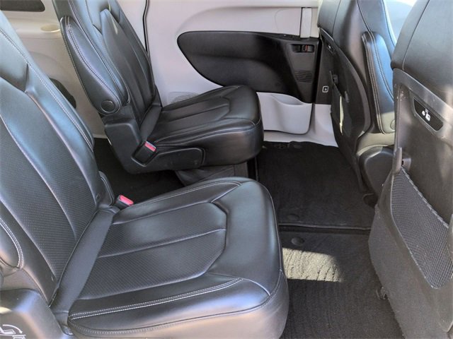Certified 2023 Chrysler Pacifica Touring-L image 29